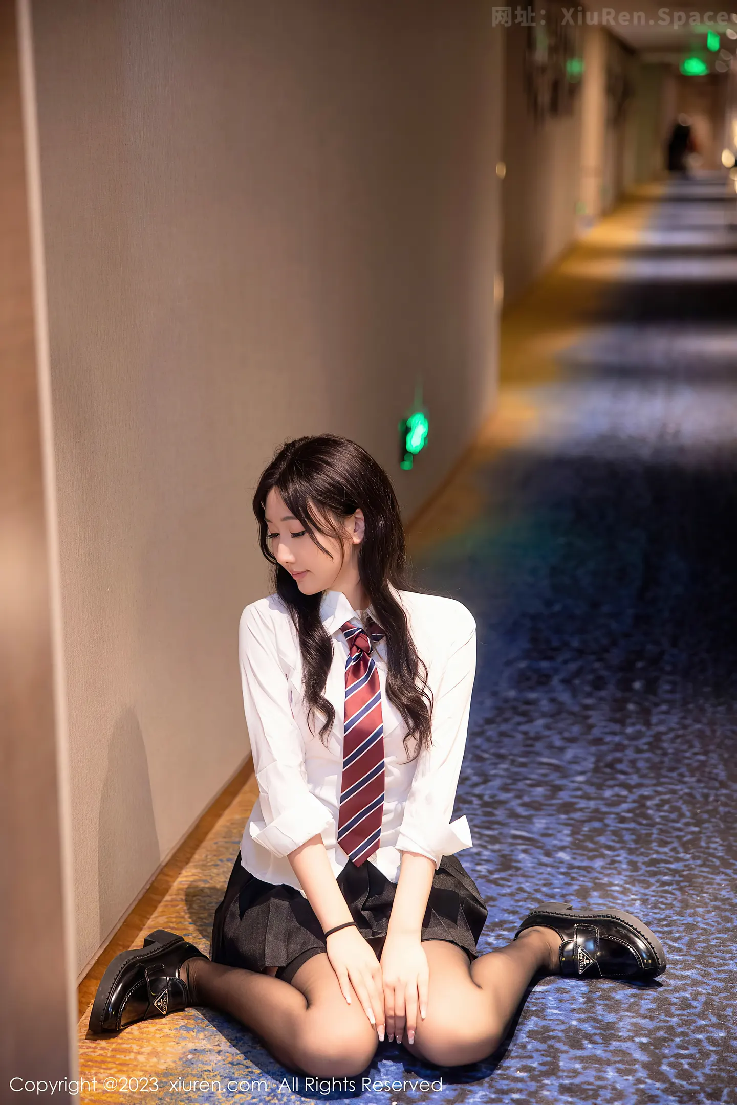 图片[6]-[XiuRen秀人网]2023.03.02 VOL.6350 江真真 黑色短裙与粉色蕾丝内衣加黑丝美腿性感私房写真集-秀人网官方网站